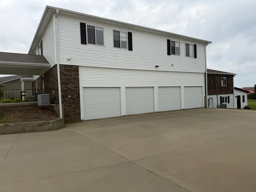 728 Country Club Drive, Maquoketa, IA 52060 - #2