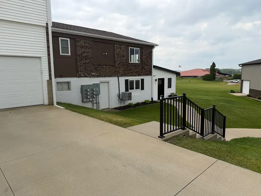 728 Country Club Drive, Maquoketa, IA 52060 - #3