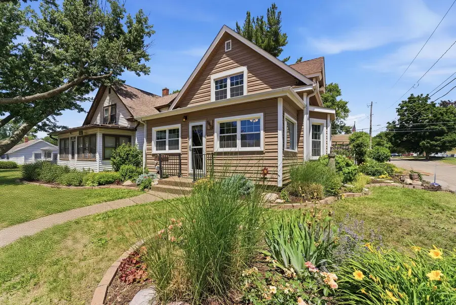 940 Jones Street, Bettendorf, IA 52722 - #2