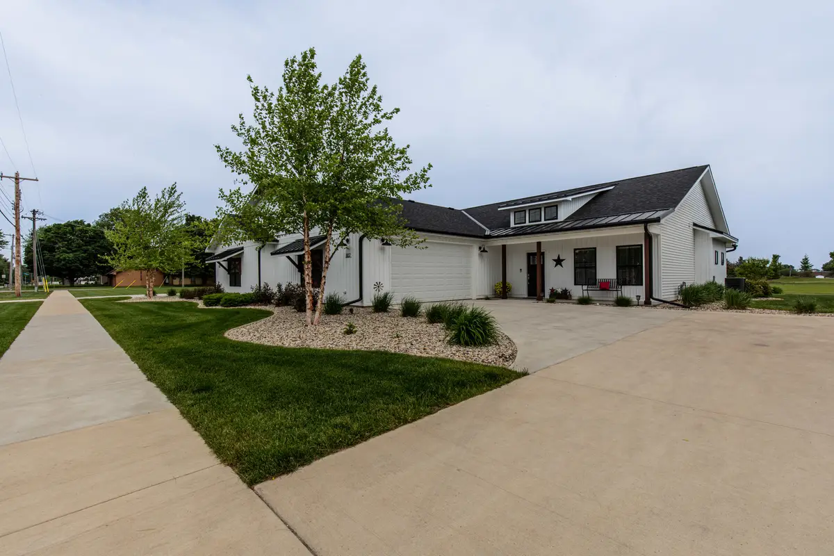 807 E Thompson Street, Princeton, IL 61356 - #1