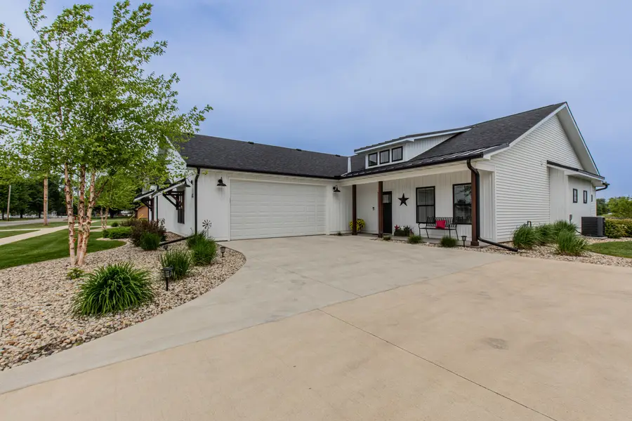 807 E Thompson Street, Princeton, IL 61356 - #2