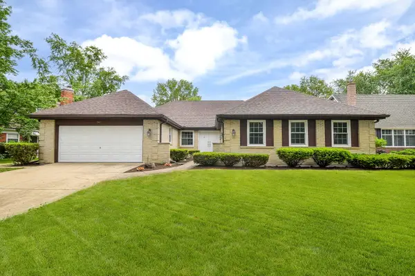 541 Williamsburg Road, Glen Ellyn, IL 60137