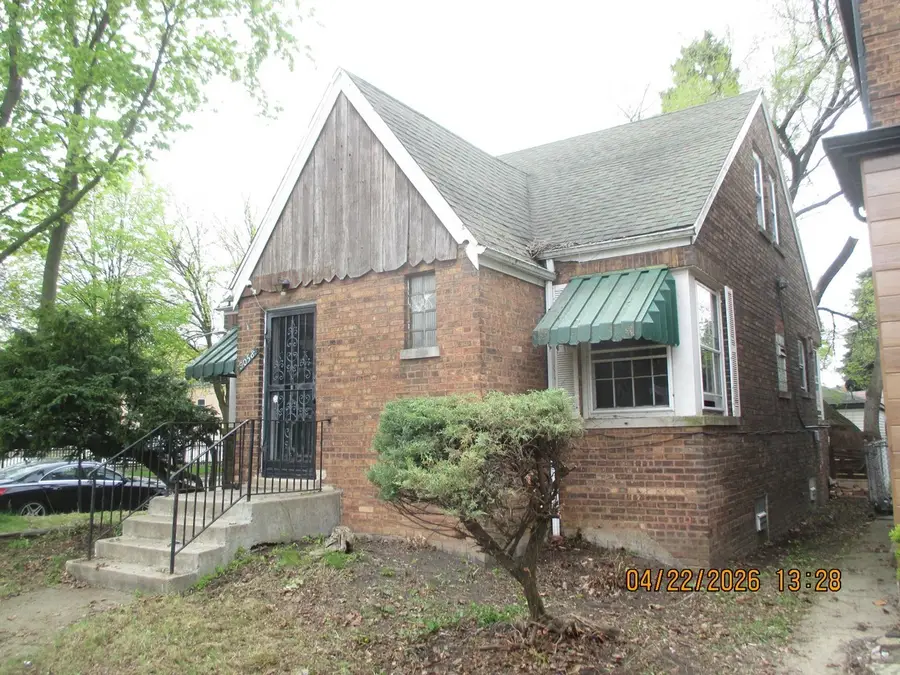 9058 S Jeffery Boulevard, Chicago, IL 60617 - #2