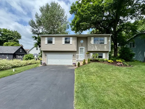 315 Maplewood Drive, Lakemoor, IL 60051