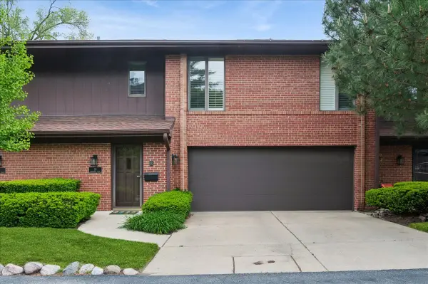 90 Boardwalk Place, Park Ridge, IL 60068