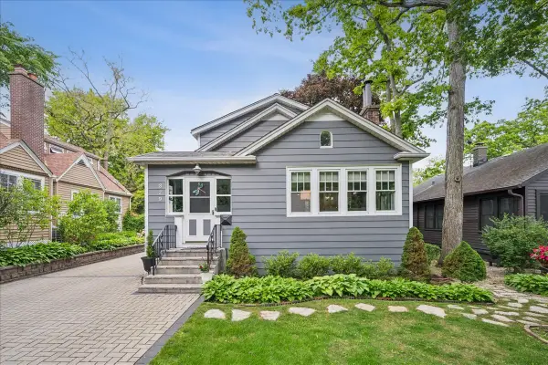 829 Saint Johns Avenue, Highland Park, IL 60035