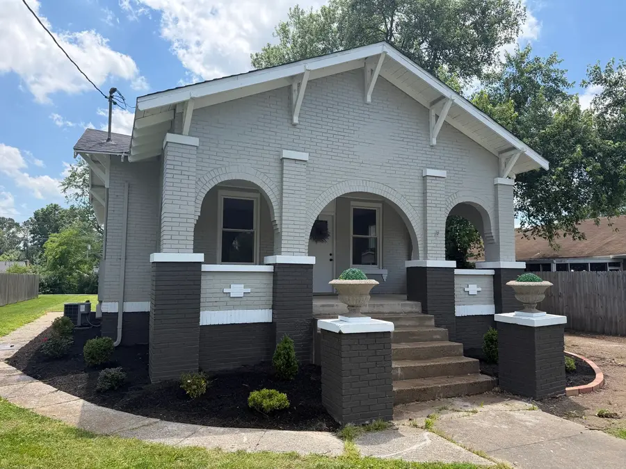 909 W Prairie Street, Marion, IL 62959 - #2