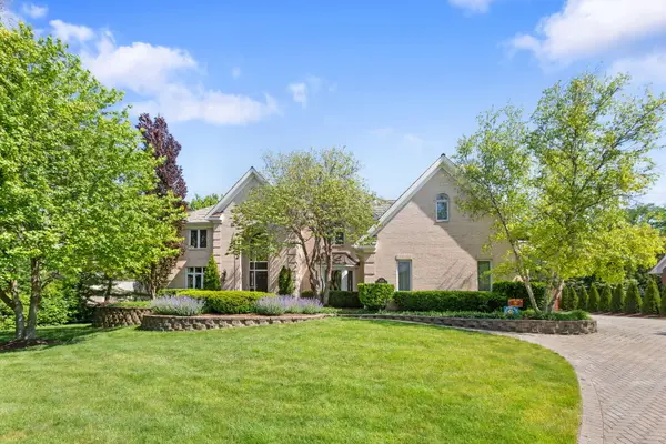 320 Camelot Lane, Libertyville, IL 60048