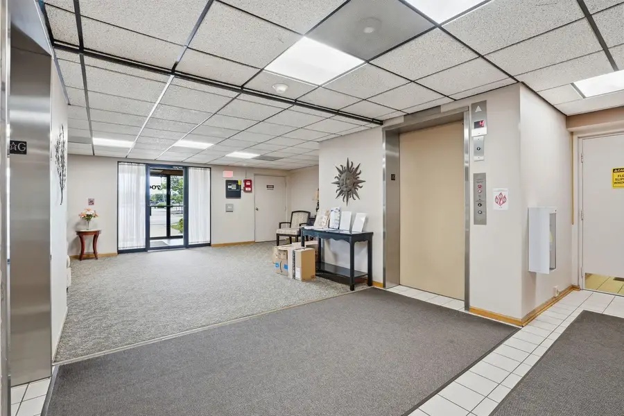 700 Graceland Avenue #207, Des Plaines, IL 60016 - #3