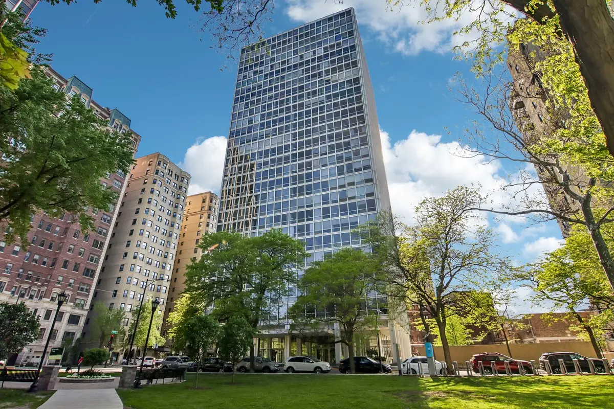 2400 N Lakeview Avenue #1704, Chicago, IL 60614 - #1