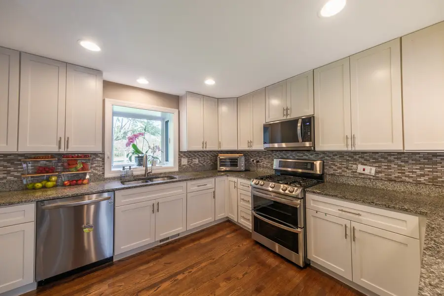 586 Earl Drive, Northfield, IL 60093 - #3