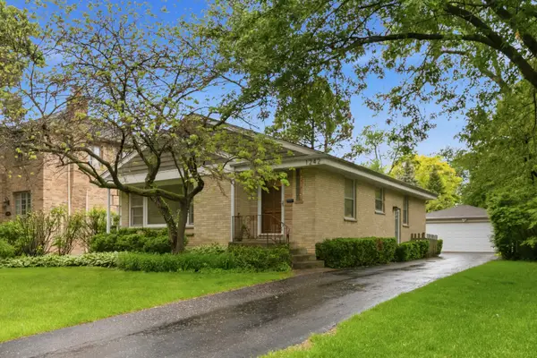 1242 Arbor Avenue, Highland Park, IL 60035