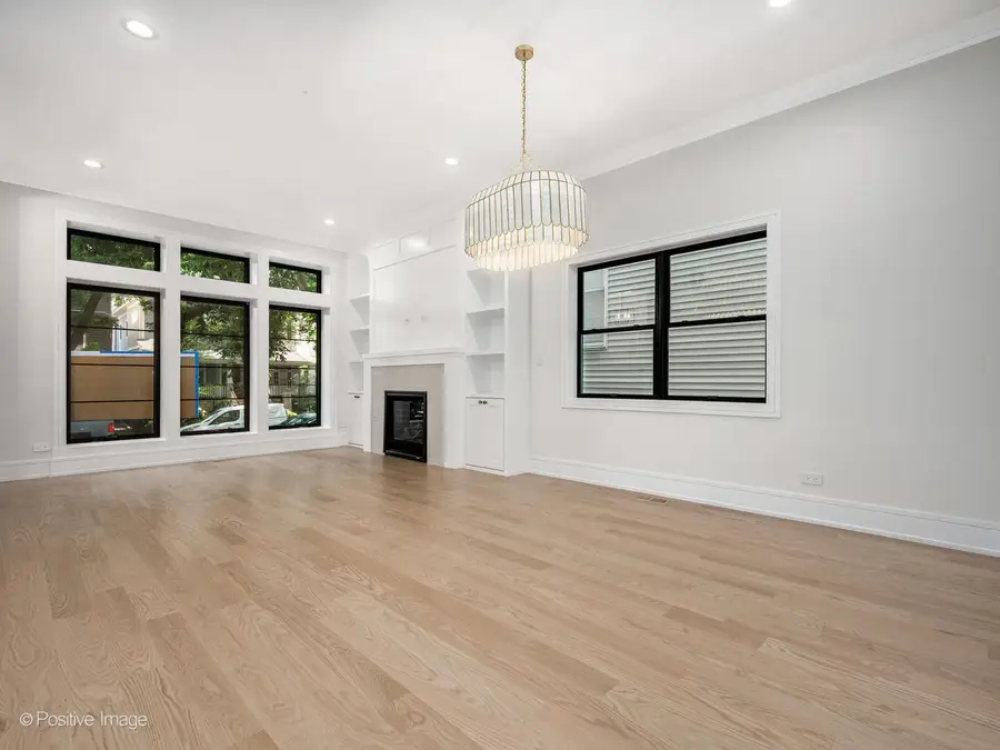 1303 W Barry Avenue, Chicago, IL 60657 - #2