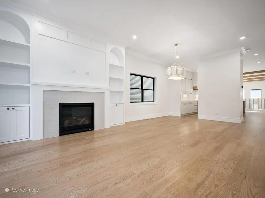 1303 W Barry Avenue, Chicago, IL 60657 - #3