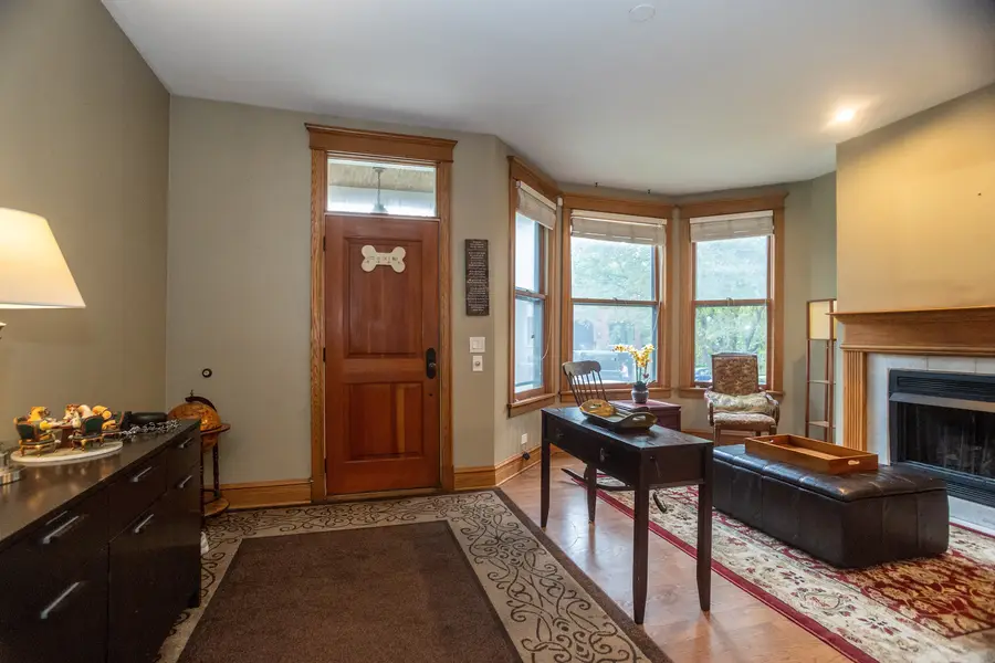 3512 N Bosworth Avenue, Chicago, IL 60657 - #3