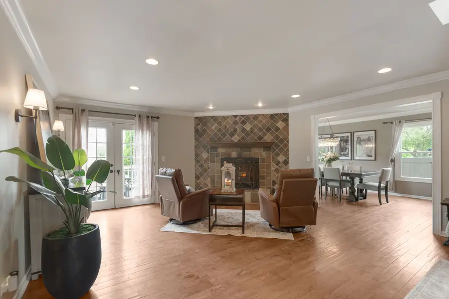 706 S Noah Terrace, Mount Prospect, IL 60056 - #3