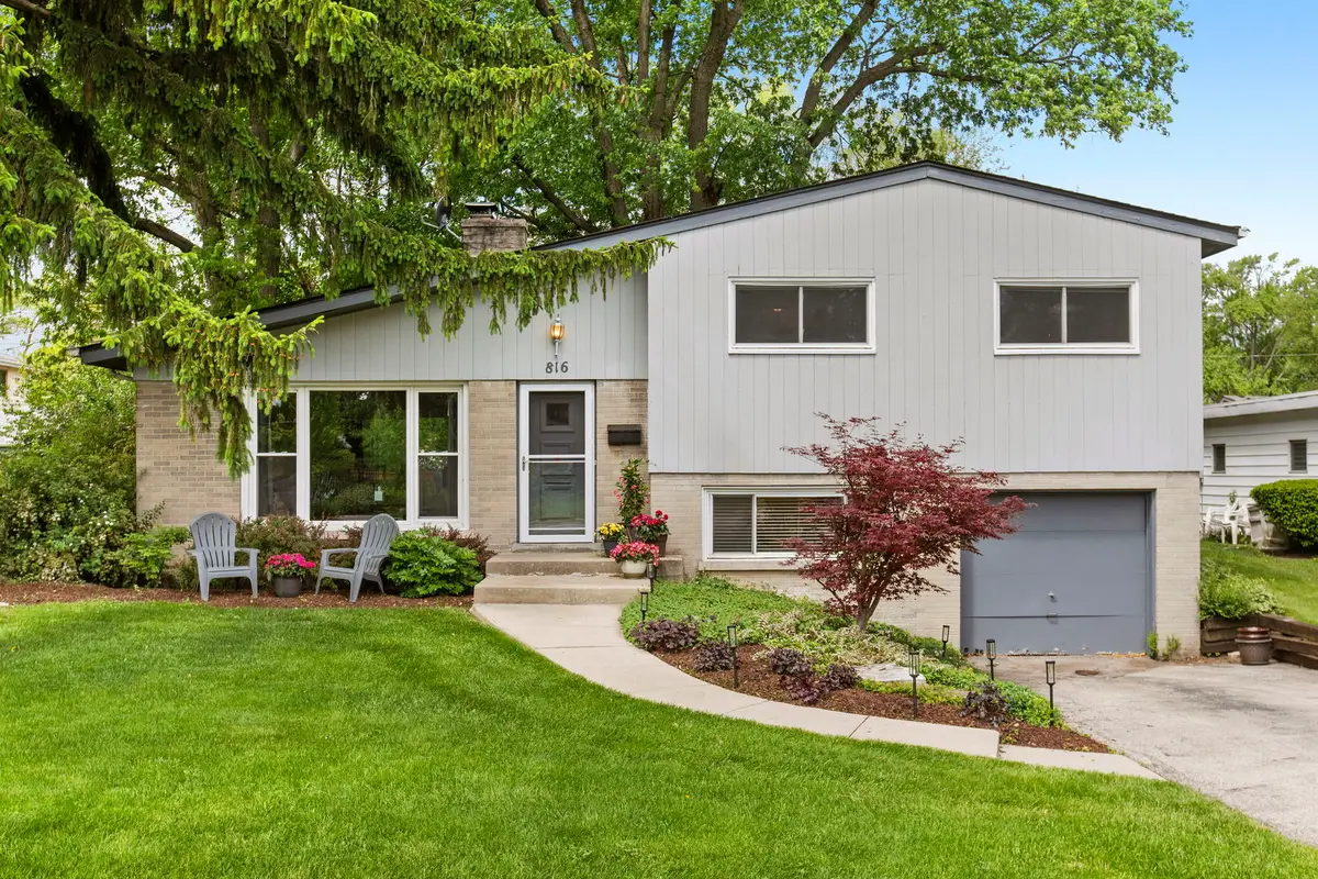 816 Holmes Avenue, Deerfield, IL 60015 - #1