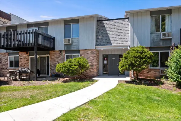 920 E Old Willow Road #202, Prospect Heights, IL 60070