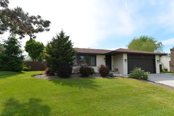 3902 N Galesburg Avenue, Arlington Heights, IL 60004