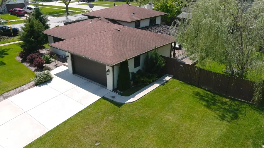 3902 N Galesburg Avenue, Arlington Heights, IL 60004 - #2