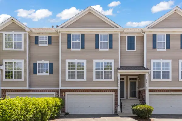 2255 Hudson Circle #2255, Aurora, IL 60502
