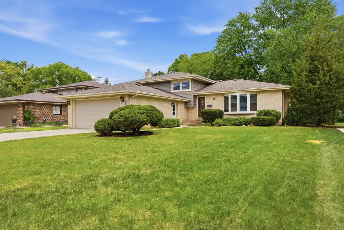 565 Eletson Drive, Crystal Lake, IL 60014 - #1