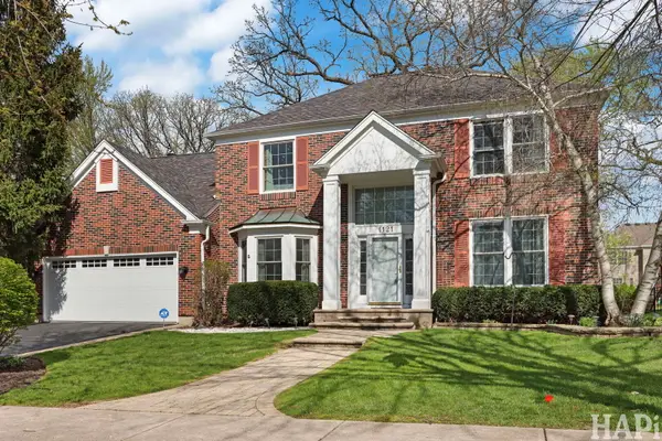 1121 Williamsburg Circle, Grayslake, IL 60030