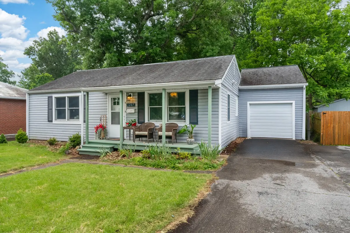 1207 W Hill Avenue, Carbondale, IL 62901 - #1