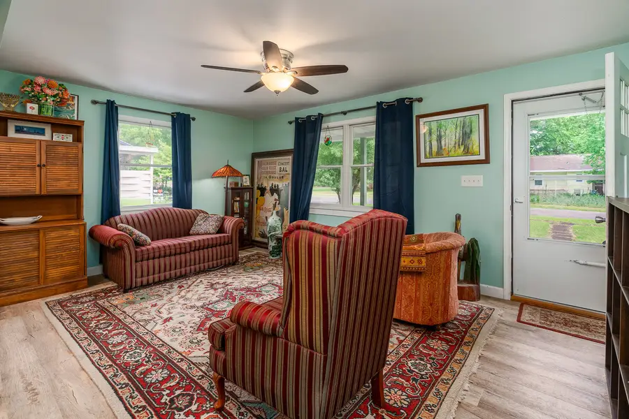 1207 W Hill Avenue, Carbondale, IL 62901 - #3