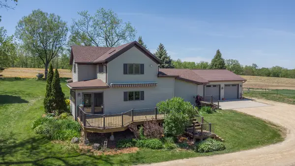 25303 Spring Valley Road, Shannon, IL 61078
