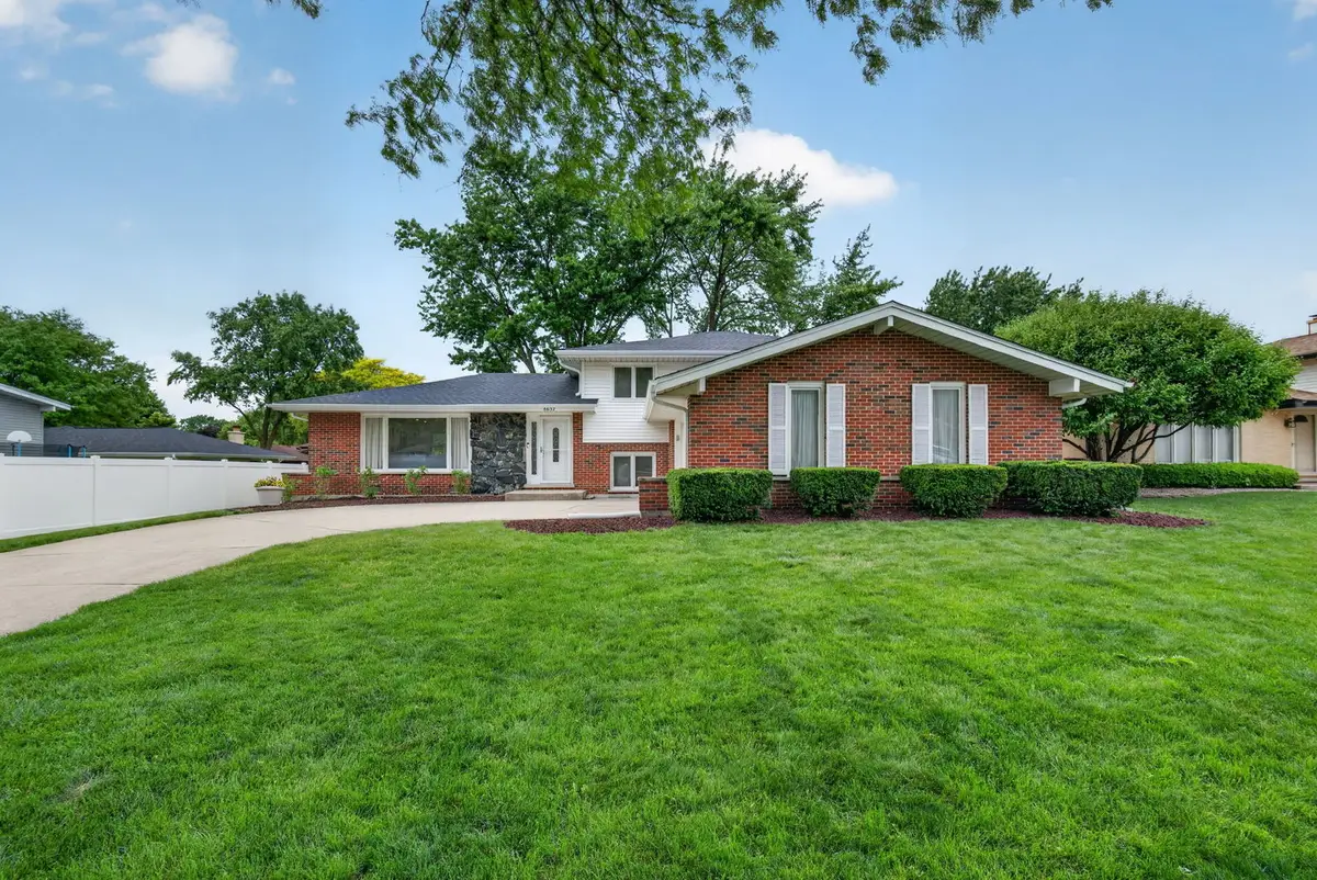 8632 Clifford Drive, Darien, IL 60561 - #1
