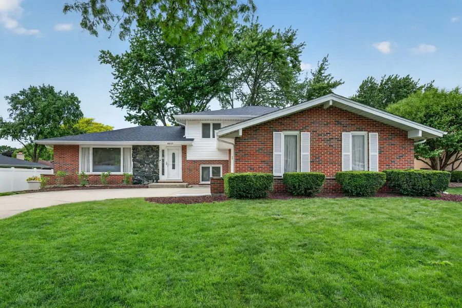 8632 Clifford Drive, Darien, IL 60561 - #2