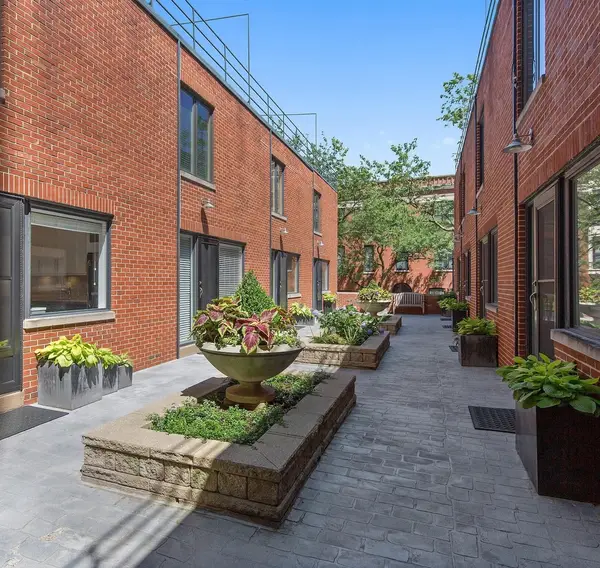 205 W Eugenie Street, Chicago, IL 60614