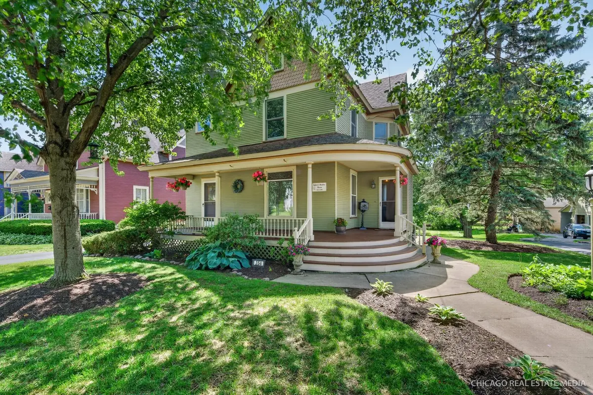 354 S Madison Street, Woodstock, IL 60098 - #1