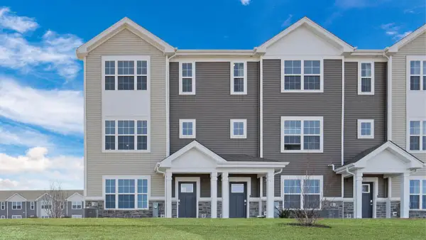 2700 Arrowhead Drive, Pingree Grove, IL 60140