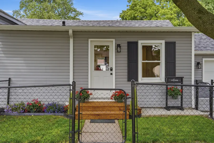 223 E 8th Street, Dixon, IL 61021 - #3