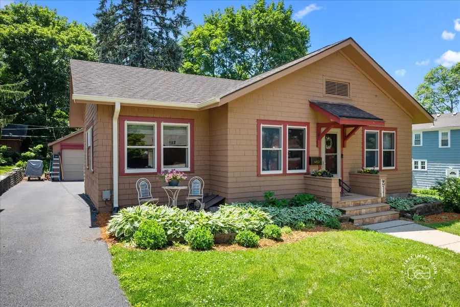 211 Walnut Avenue, Saint Charles, IL 60174 - #2