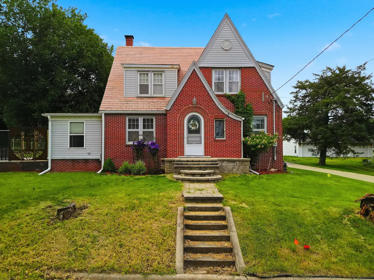 1301 Long Street, Dixon, IL 61021 - #1