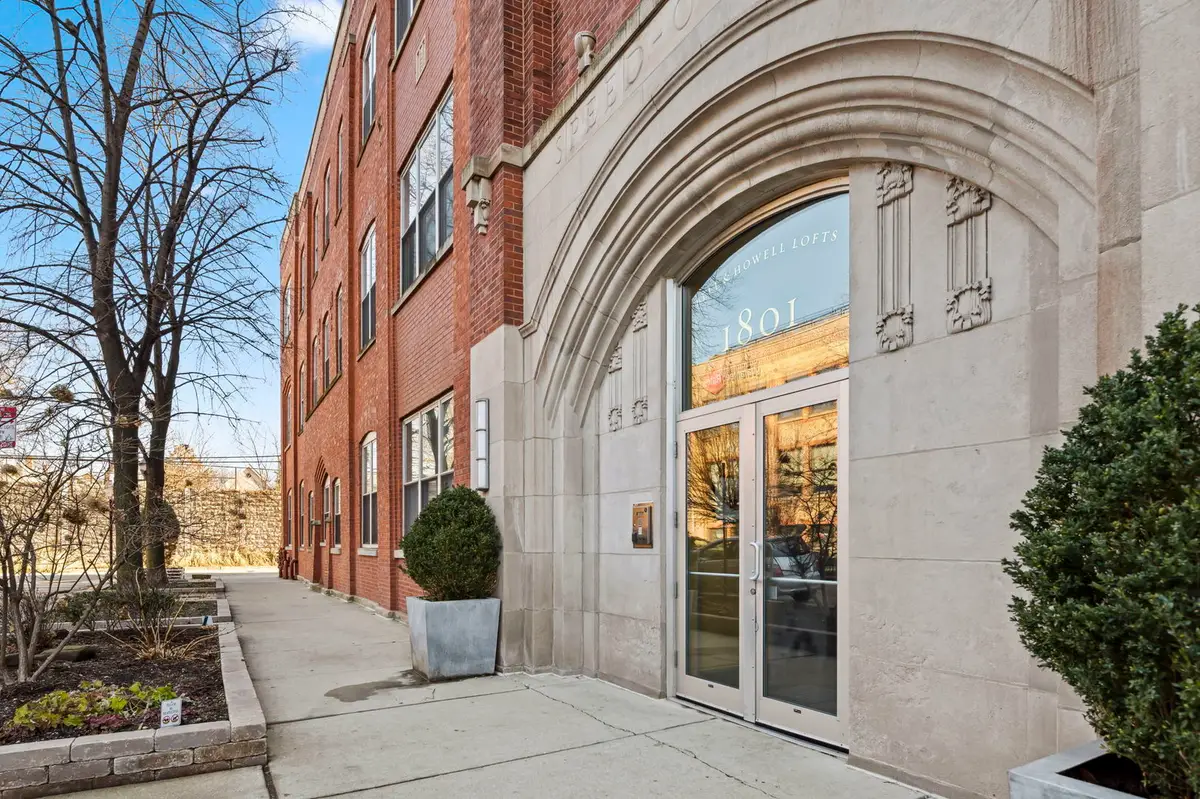 1801 W Larchmont Avenue #404, Chicago, IL 60613 - #1