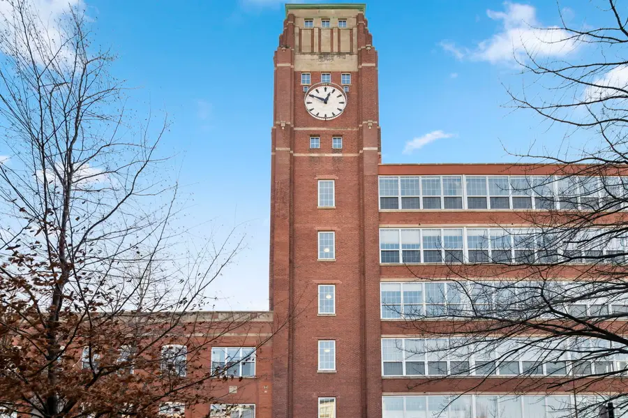 1801 W Larchmont Avenue #404, Chicago, IL 60613 - #2