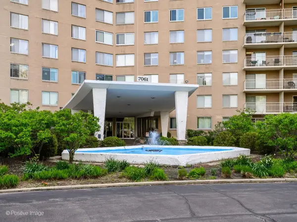 7061 N Kedzie Avenue #410, Chicago, IL 60645
