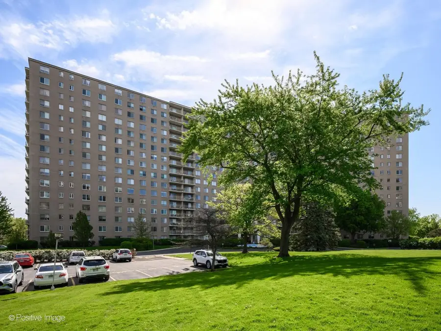 7061 N Kedzie Avenue #410, Chicago, IL 60645 - #2