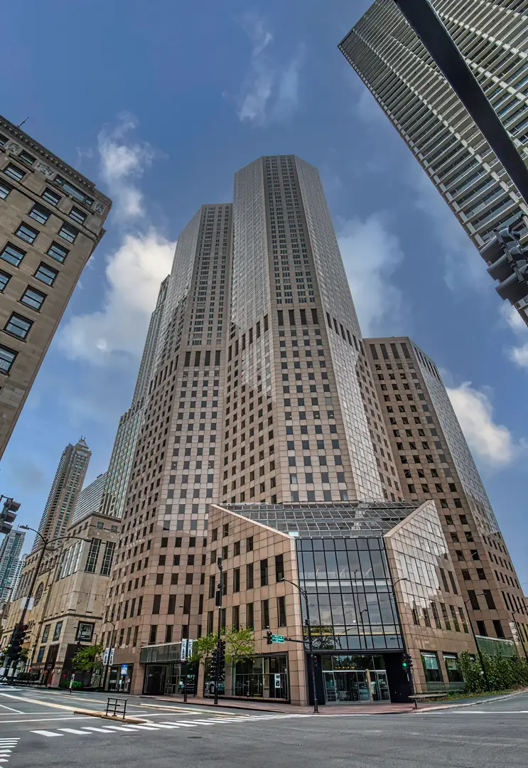 950 N Michigan Avenue #3702, Chicago, IL 60611 - #1