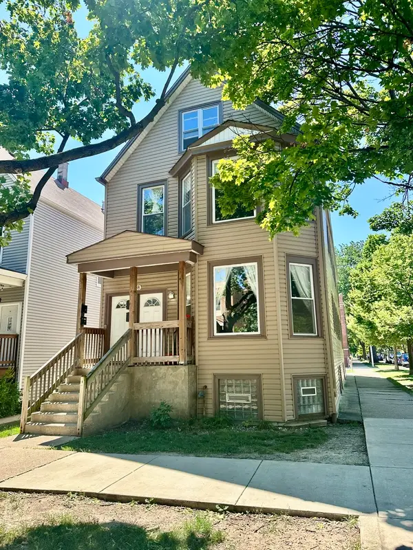 3258 N Ridgeway Avenue, Chicago, IL 60618