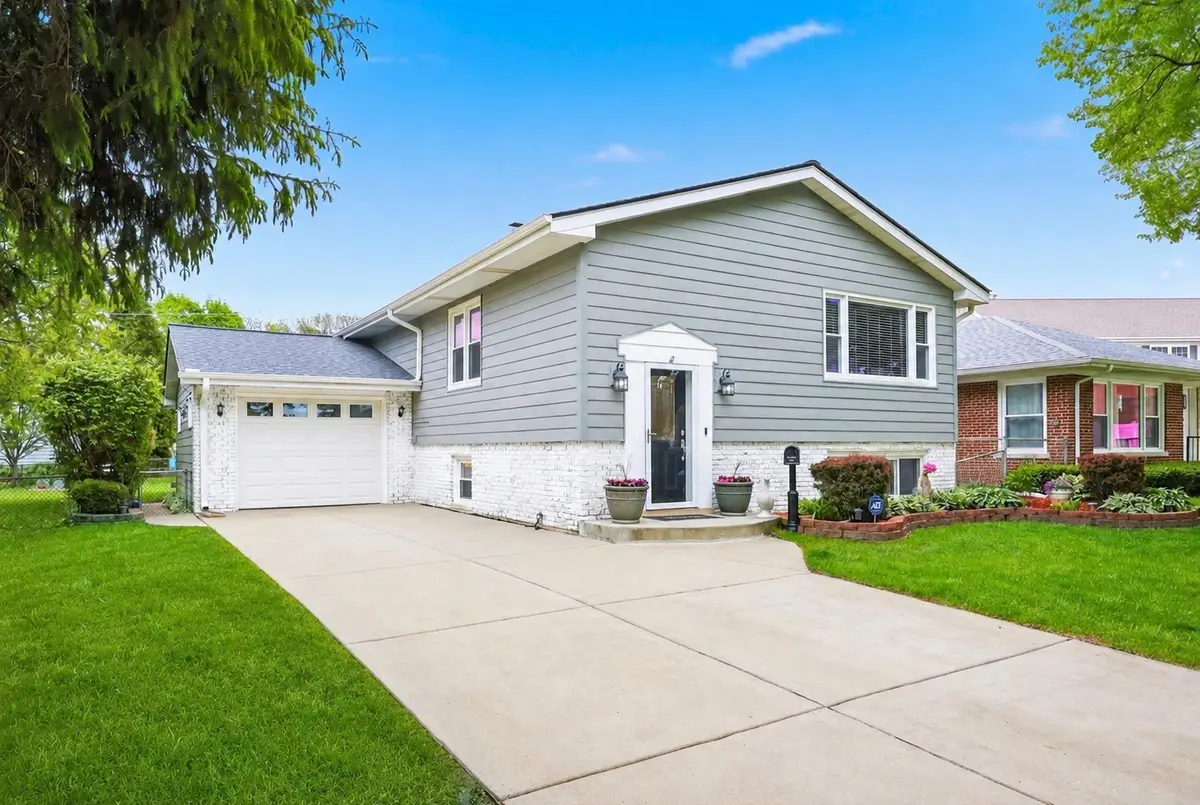 639 N Kaspar Avenue, Arlington Heights, IL 60004 - #1