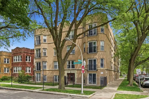 2556 W Rosemont Avenue #1, Chicago, IL 60659