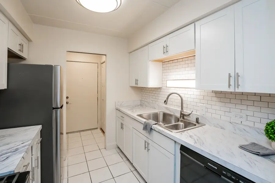 7117 W 93rd Street #105, Oak Lawn, IL 60453 - #3