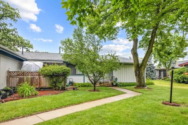 907 Royal Drive #3b, McHenry, IL 60050
