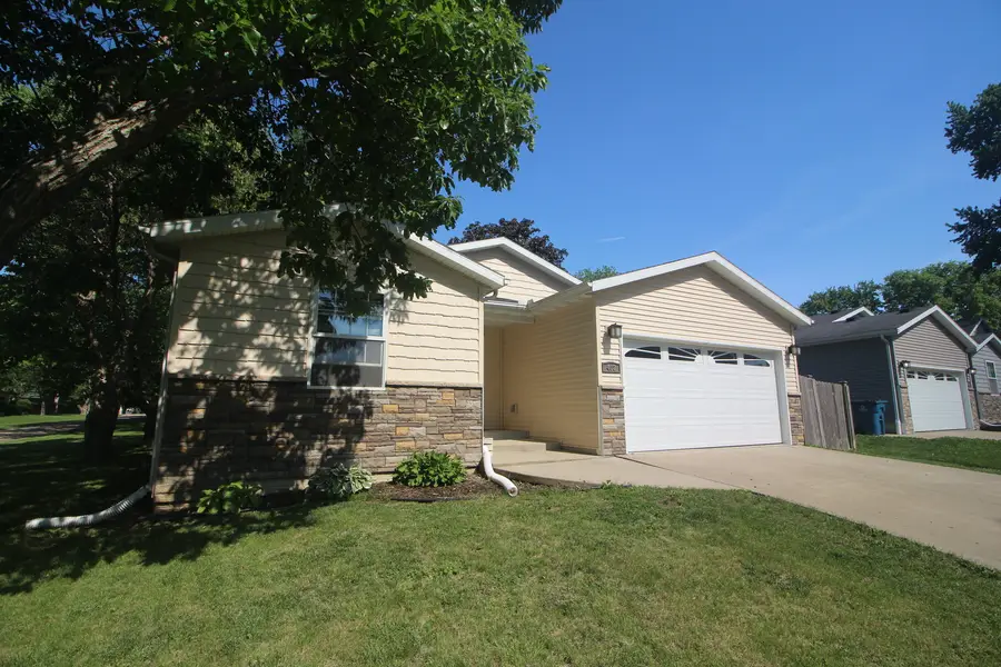 402 S Mclean Street, Hudson, IL 61748 - #2