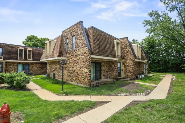 2130 Country Club Drive #2130, Woodridge, IL 60517